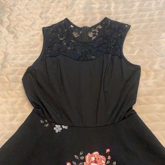 Cute black dress - Picture 2 of 3